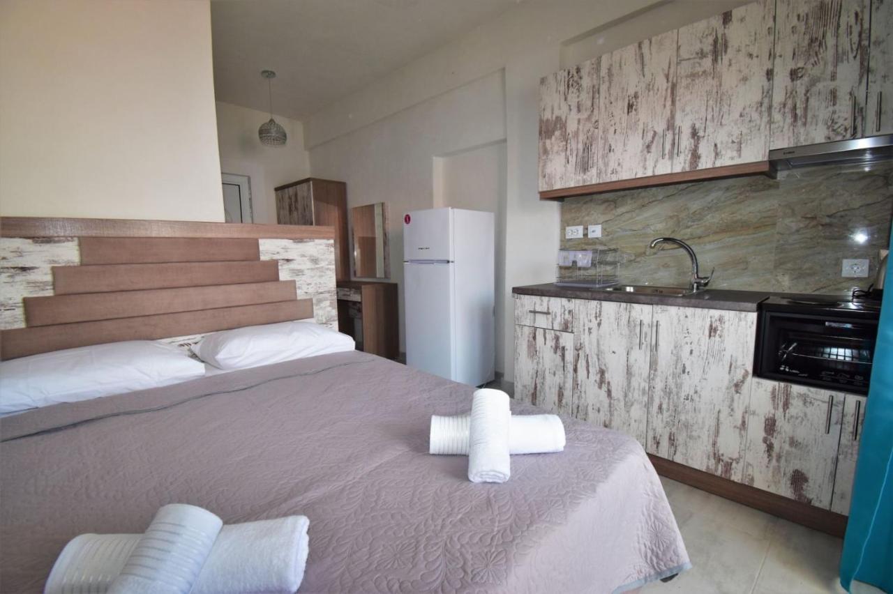 Apartments Miki Polychrono Ngoại thất bức ảnh